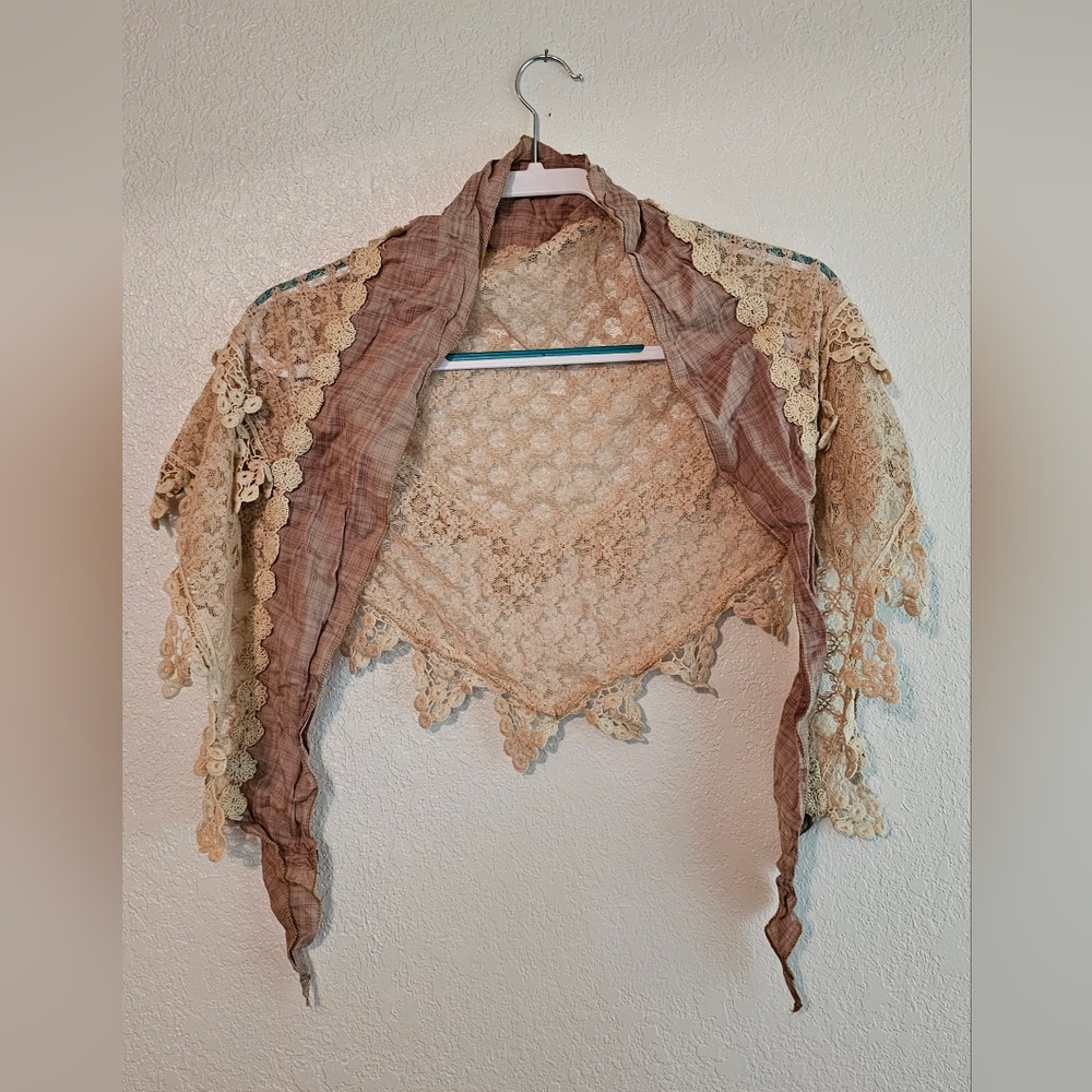 Scarf/shawl. Taupe/cream. Lightweight. Lace detail.
